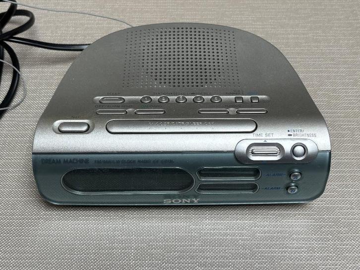 Wekkerradio, Elektronische apparatuur, Wekkers, Zo goed als nieuw, Digitaal, Ophalen