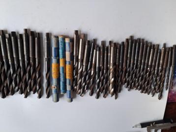 Mk conische boren 57 stuks inclusief kolomboormachine  beschikbaar voor biedingen