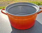 Mooie oranje grote kookpot, Ophalen
