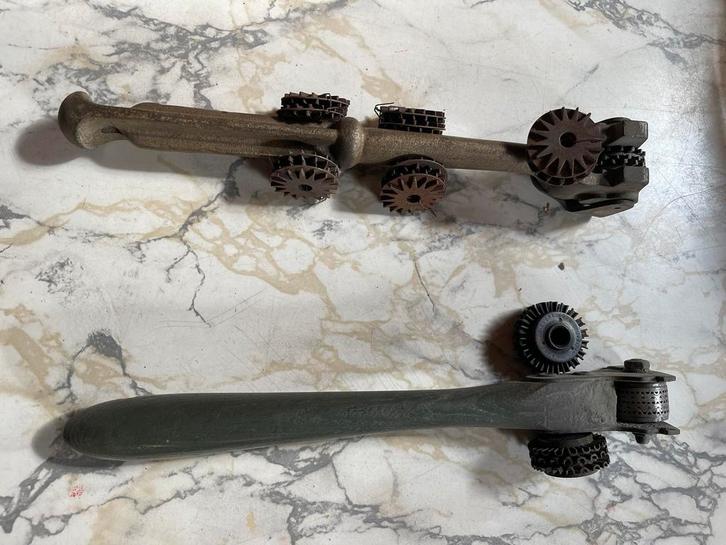 OUTILS DE PRESSE ETC, Articles professionnels, Machines & Construction | Travail du métal, Enlèvement