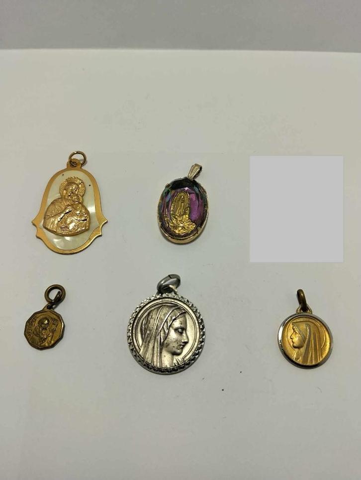 Médailles pendentifs religieux en plaqué or vintage - 4€/pcs, Antiquités & Art, Antiquités | Objets religieux, Enlèvement