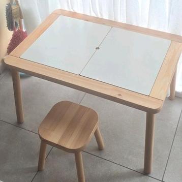 Speeltafel Flisat Ikea met krukje beschikbaar voor biedingen