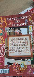 14 cahiers à motifs au point de croix, Enlèvement ou Envoi, Comme neuf