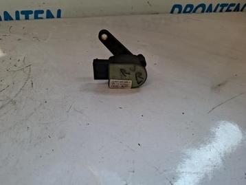 Hoogteregelaar vering Rechts-voor van een Audi A8 beschikbaar voor biedingen