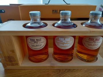 Nikka Pure malt whisky in houten rek (3x50 cl) collectable beschikbaar voor biedingen