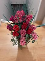 Rieten vaas met zijden bloemen, Ophalen