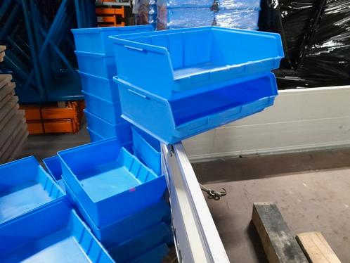 Schafer magazijnbakken stapelbakken voldoende voorraad., Doe-het-zelf en Bouw, Kratten en Dozen, Zo goed als nieuw, Ophalen