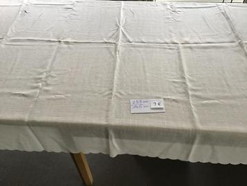 tafelkleed van 255 cm op 145 cm aan slechts 7 euro beschikbaar voor biedingen