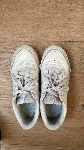 Sport schoenen met kleine beschadiging aan teen  M:38