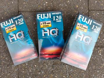 3 VHS videocassettes  beschikbaar voor biedingen