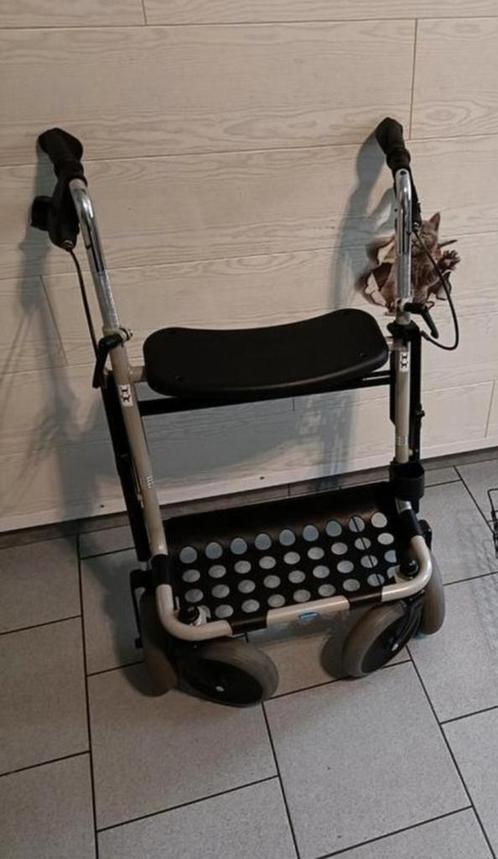 Rollator met 4 wielen, 2 remmen met zitje als nieuw, Diversen, Rollators, Zo goed als nieuw, Ophalen