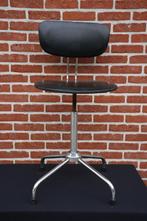 Vintage zwarte stoel uit leer, Huis en Inrichting, Stoelen, Ophalen, Modern - vintage, Zwart, Zo goed als nieuw