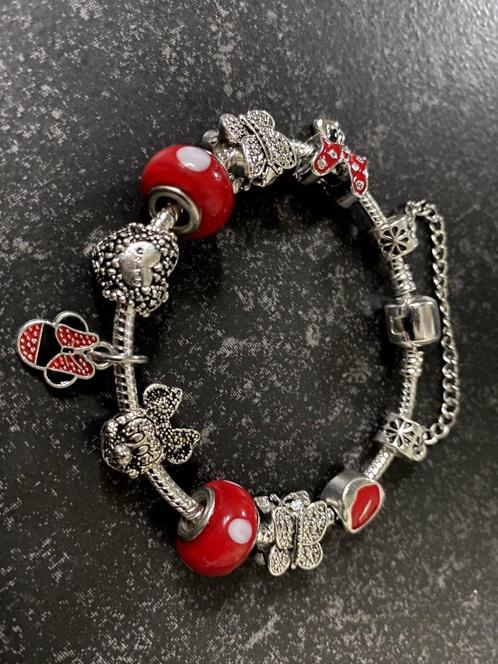 Knappe armband met Minnie Mouse, NIEUW, Bijoux, Sacs & Beauté, Bracelets, Neuf, Avec bracelets à breloques ou perles, Enlèvement ou Envoi