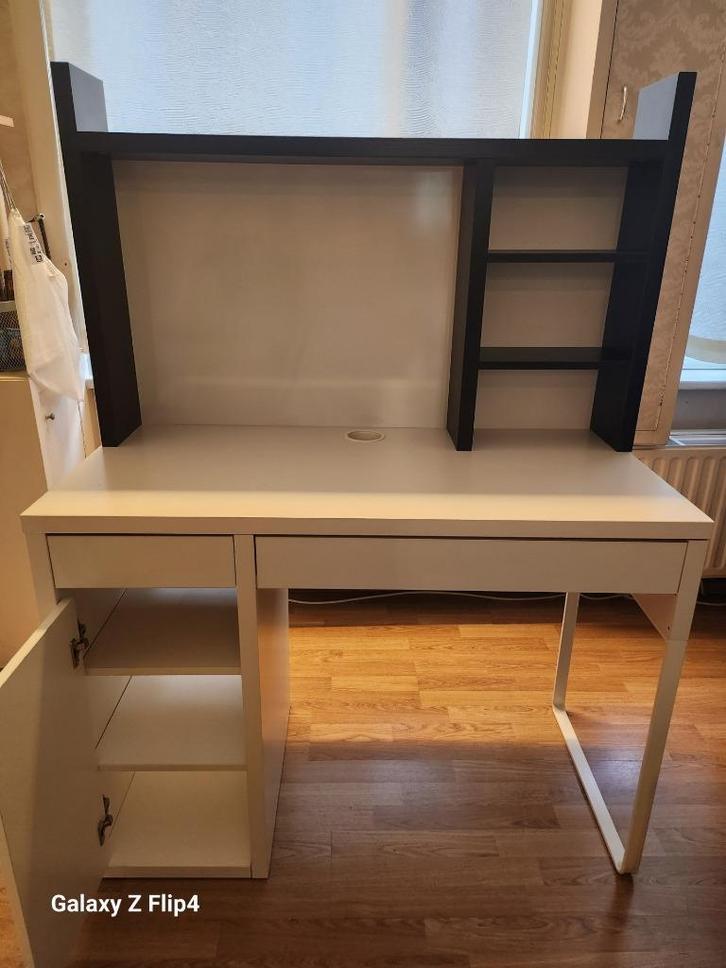 MICKE Bureau wit + zwart (Ikea), Huis en Inrichting, Bureaus, Gebruikt, Bureau, Ophalen