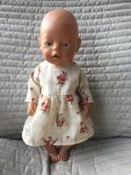 340. Babyborn: Nieuw beige jurkje met kerstmannen, Ophalen of Verzenden, Nieuw, Babypop