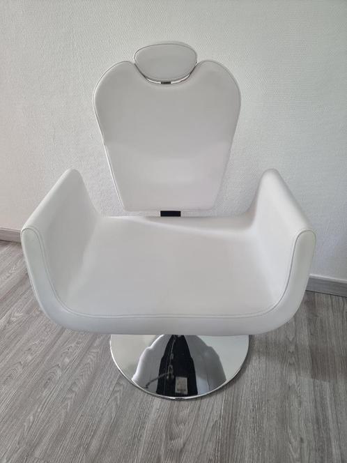 Kappersstoel - 510 - 650 mm Wit als nieuw, Huis en Inrichting, Fauteuils, Zo goed als nieuw, Kunststof, Leer, Metaal, Ophalen