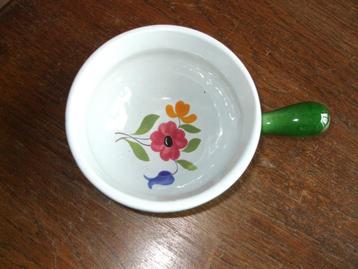 Vintage potje met steel in keramiek beschikbaar voor biedingen