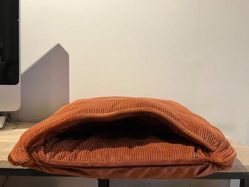 Slaapzak kat of kleine hond terracotta kleur, Dieren en Toebehoren, Kattenmanden, Zo goed als nieuw, Ophalen