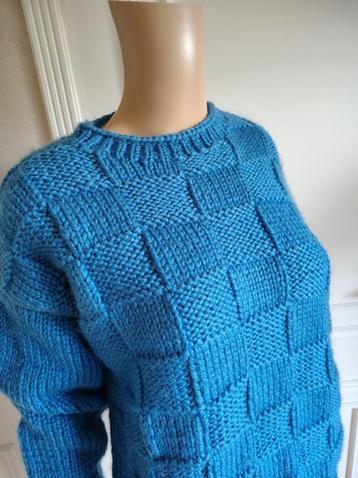 Handgemaakt gebreide trui   beschikbaar voor biedingen