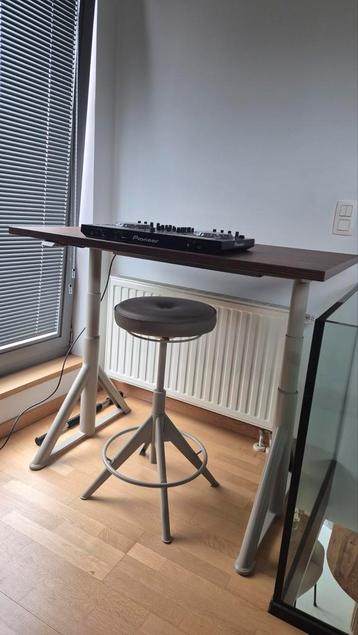 IKEA IDÅSEN zit/sta-bureau – bruin/beige (+ gratis kruk) beschikbaar voor biedingen