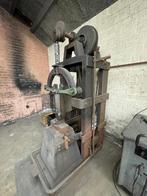 Smeedhamer met veer, Enlèvement, Utilisé