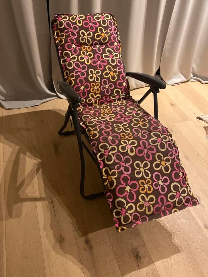 Verstelbare relaxstoel met dik kussen – goede staat, Tuin en Terras, Tuinstoelen, Zo goed als nieuw, Ophalen