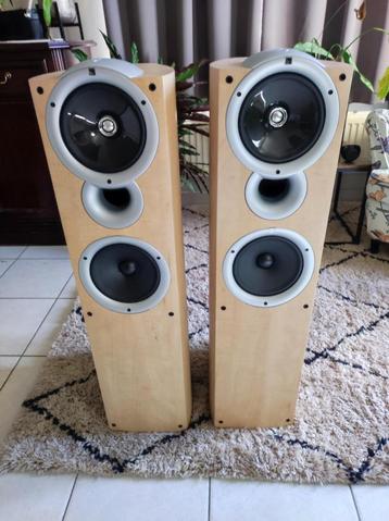 KEF Q5 TOP HIFI VLOERSTANDAARD LUIDSPREKERS IN NIEUWSTAAT. beschikbaar voor biedingen