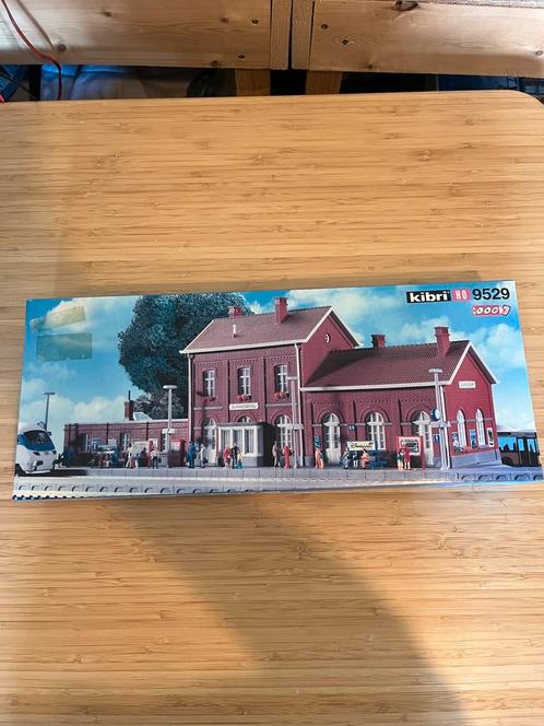 Kibri 9529 station Blankenberg (NMBS/SNCB), Hobby en Vrije tijd, Modeltreinen | H0, Nieuw, Ophalen of Verzenden