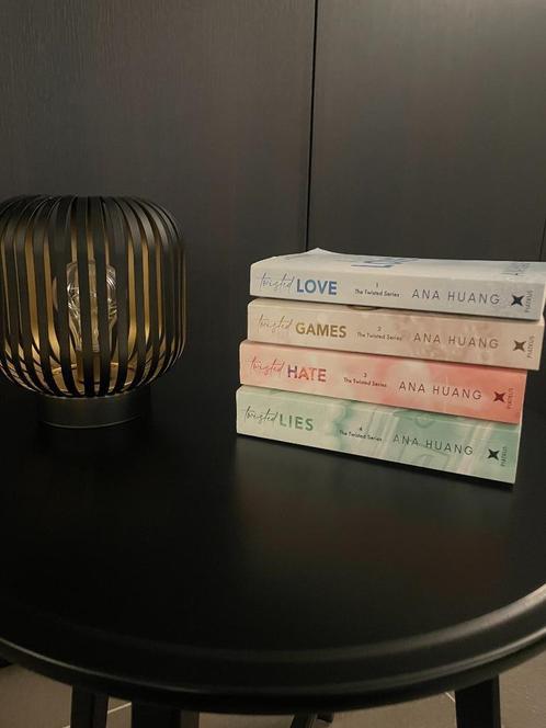 Ana Huang - The Twisted Series, Boeken, Kinderboeken | Jeugd | 13 jaar en ouder, Gelezen, Fictie, Ophalen