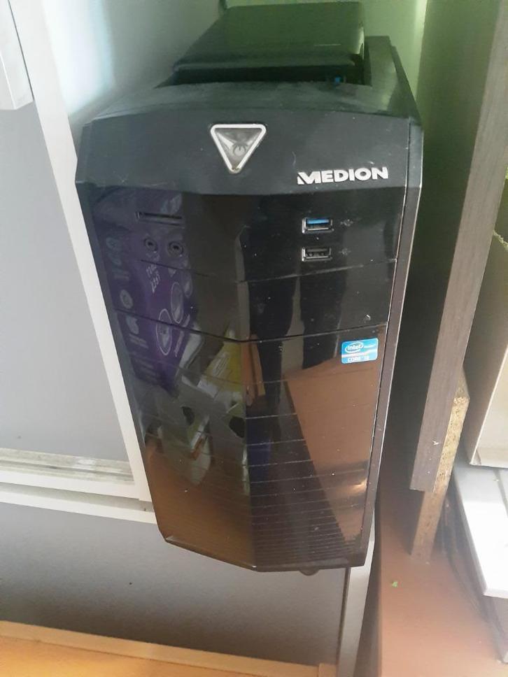Desktop pc MEDION + Monitor - Win10 Home - 4 TB, Computers en Software, Desktop Pc's, Gebruikt, Onbekend, HDD, SSD, 32 GB, Met videokaart