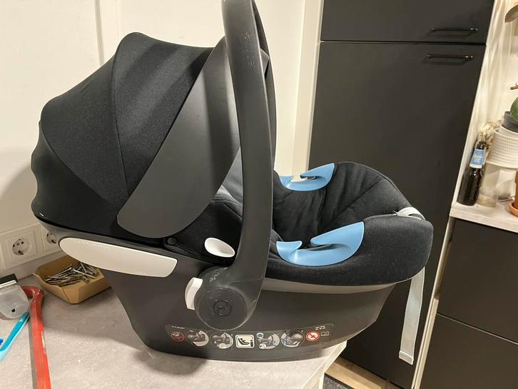 Cybex baby autostoel met base, Kinderen en Baby's, Autostoeltjes, Zo goed als nieuw, Ophalen