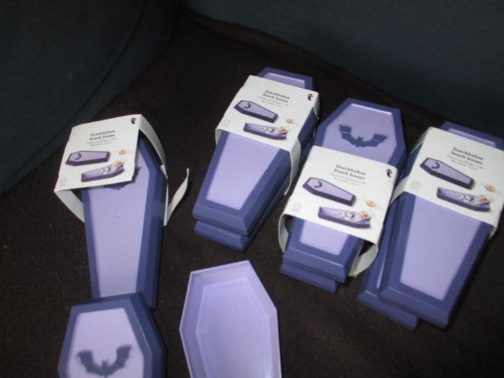 plastic snackdoosjes in vorm van paarse doodskist, Hobby en Vrije tijd, Feestartikelen, Nieuw, Feestartikel, Ophalen of Verzenden