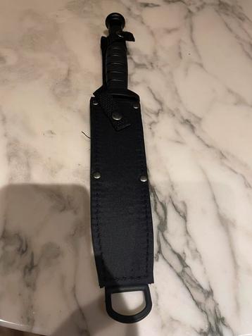 Dolk mes beschikbaar voor biedingen