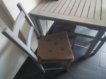 Table et chaises (bois)