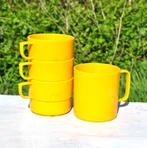 3 tasses a café + 1mug en plastique jaune, Maison & Meubles, Tasse(s) et/ou soucoupe(s), Autres matériaux, Utilisé, Enlèvement ou Envoi