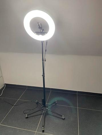Profesionele ringlamp met verdchillende warmte en sterktes beschikbaar voor biedingen