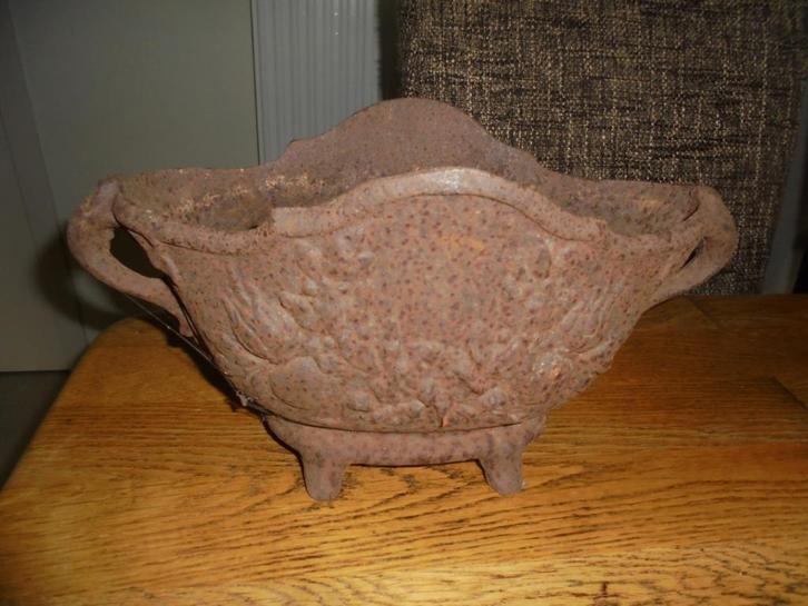 Gietijzeren Jardiniere / 18 cm hoog ( 2 ), Tuin en Terras, Bloembakken en Plantenbakken, Gebruikt, Minder dan 30 cm, Minder dan 60 cm