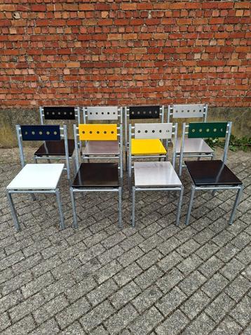 8 designstoelen van gegalvaniseerd en gelakt aluminium beschikbaar voor biedingen