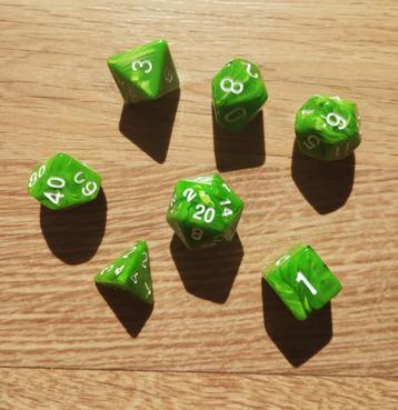 Dobbelstenen (set van 7 voor D&D) beschikbaar voor biedingen