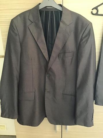 Un costume pour homme en viscose  beschikbaar voor biedingen