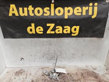 Scharnier deur links-achter van een Kia Picanto beschikbaar voor biedingen