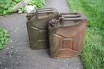 2 Jerrycan uit  Wereld Oorlog  2 één van 1943 & één van1944, Enlèvement ou Envoi