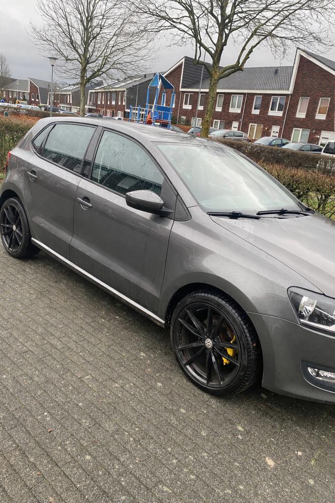Volkswagen polo, Auto's, Volkswagen, Particulier, Polo, ABS, Benzine, Euro 5, 5 deurs, Automaat, Zwart, Grijs, Alcantara, Voorwielaandrijving