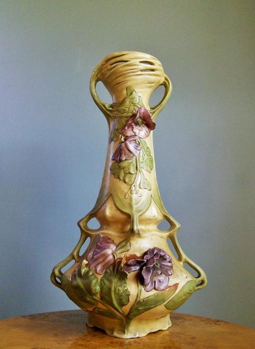 Royal Dux Bohemia - zeer grote Art nouveau vaas met reliëf, Antiquités & Art, Antiquités | Vases, Enlèvement ou Envoi