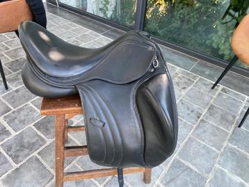 Selle dressage Carl hester, Animaux & Accessoires, Enlèvement, Comme neuf, Dressage