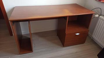 Bureau  disponible aux enchères