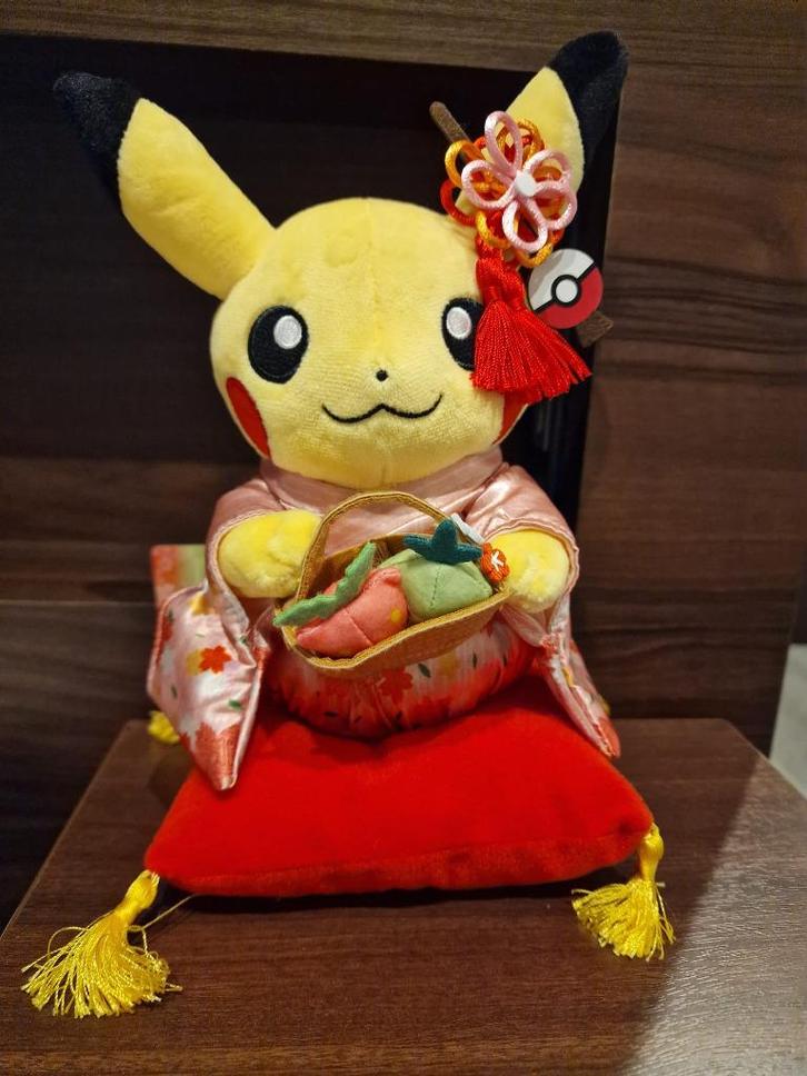 Pikachu in kimono - 2 versies - Knuffel, Kinderen en Baby's, Speelgoed | Knuffels en Pluche, Nieuw, Overige typen, Ophalen of Verzenden