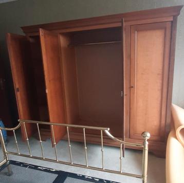 Garde robe ancienne, Enlèvement