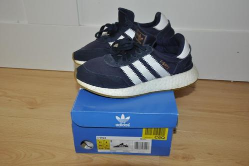 Baskets Adidas I5923 bleu marine t36 2/3/UK4 en tb état, Sports & Fitness, Basket, Comme neuf, Chaussures, Enlèvement