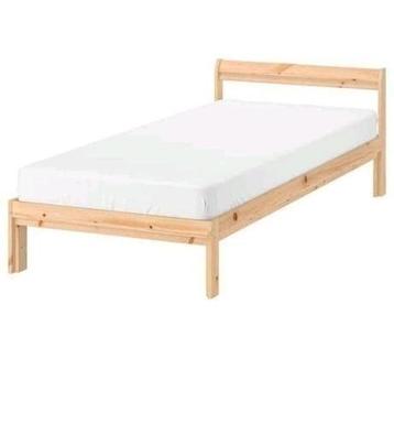 Prachtig nieuw natuurlijk massief grenen bed
90 cm/200 cm
Pr beschikbaar voor biedingen